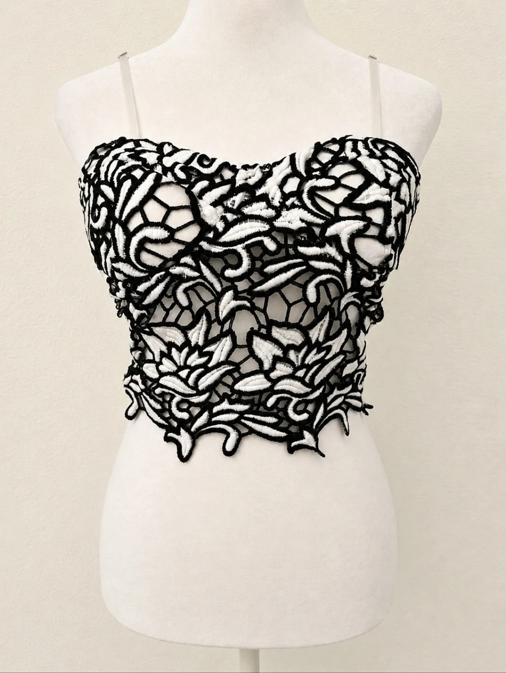Carmin Black White Lace Crop Top Floral‎ Embroidered Bustier Size Medium